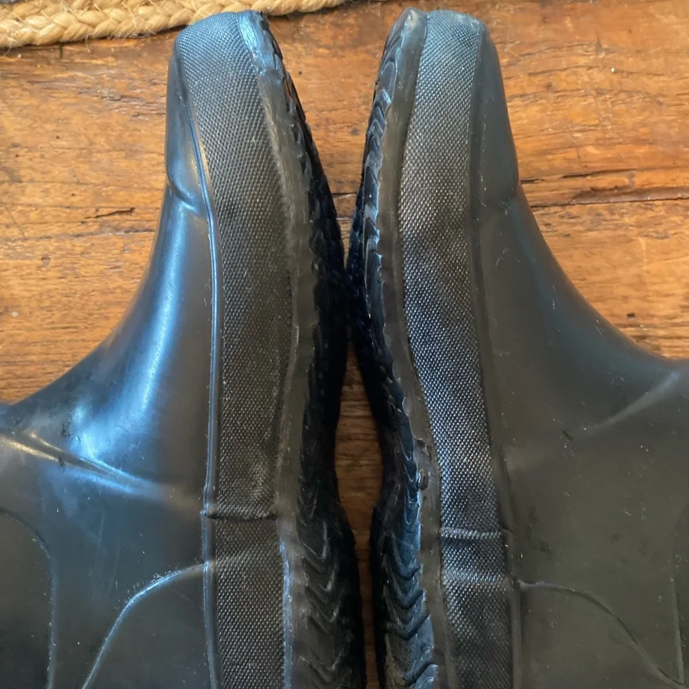 BOGS Youth Black Rubber all Weather Boots. size‎ 2